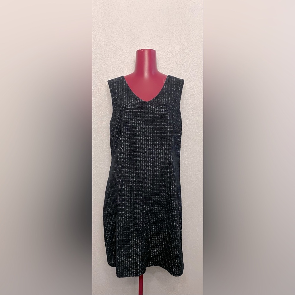 Ann Taylor Black Sleeveless V-Neck Sheath Dress